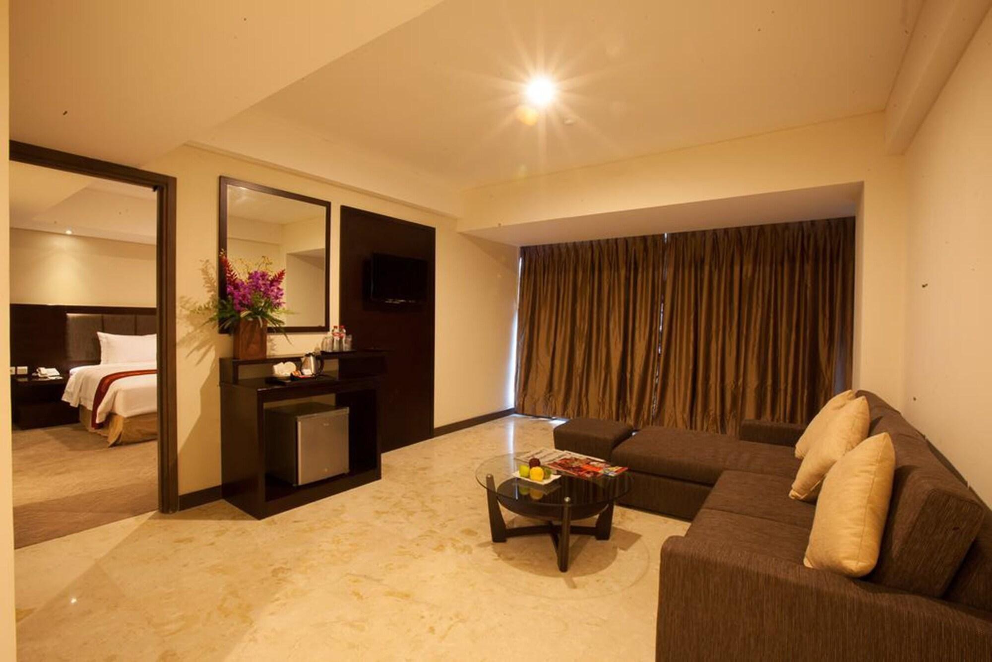 Claro Hotel Kendari Exterior photo