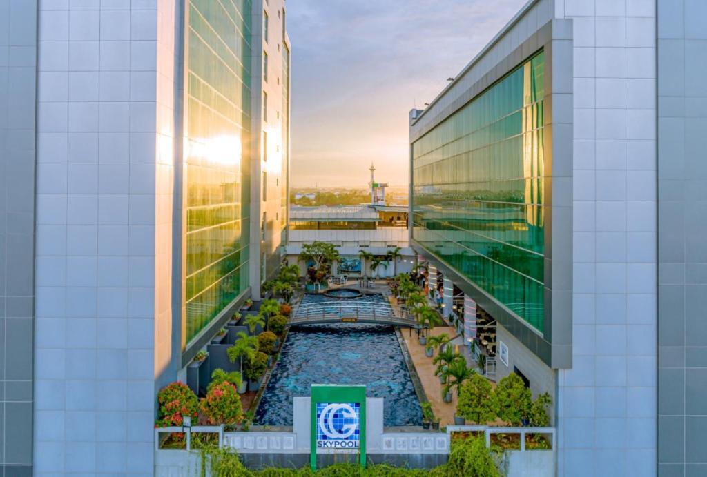 Claro Hotel Kendari Exterior photo