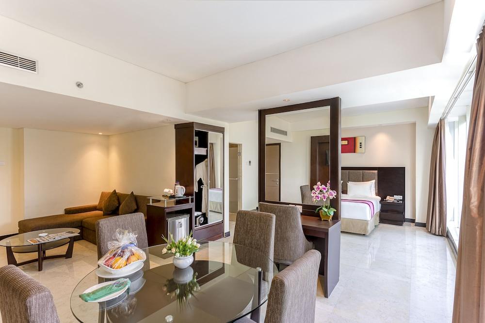 Claro Hotel Kendari Exterior photo