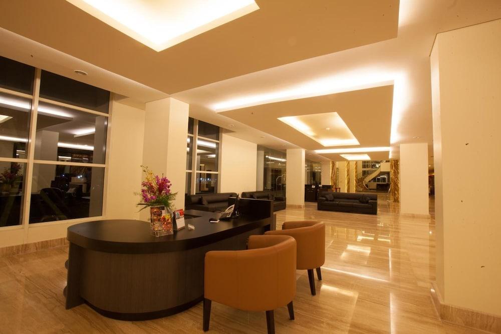 Claro Hotel Kendari Exterior photo