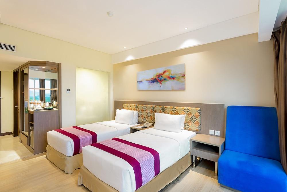 Claro Hotel Kendari Exterior photo