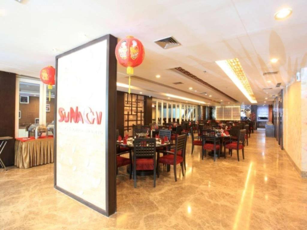 Claro Hotel Kendari Exterior photo