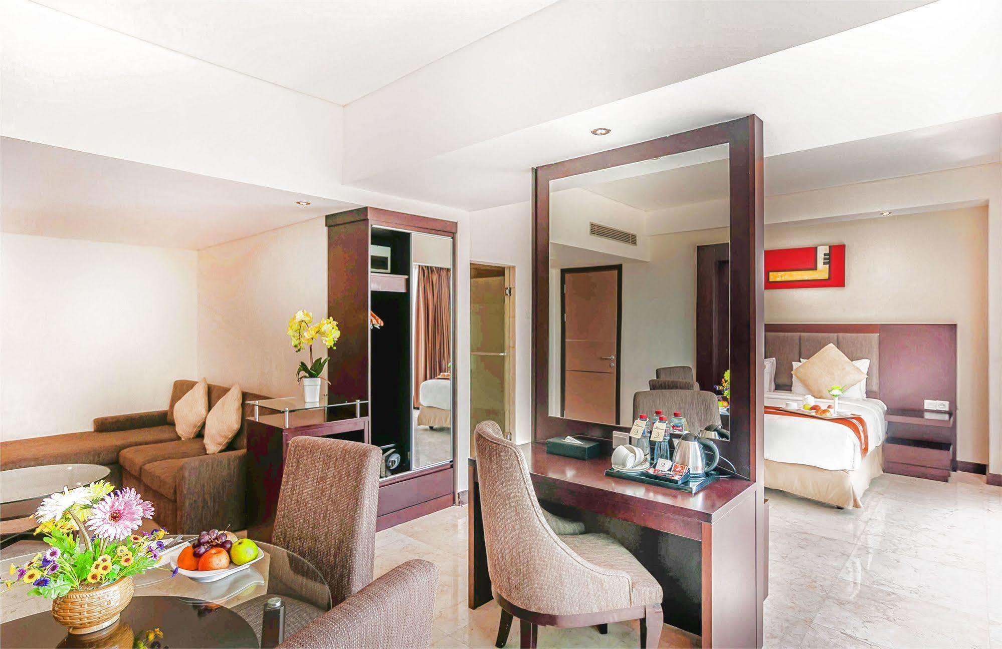 Claro Hotel Kendari Exterior photo