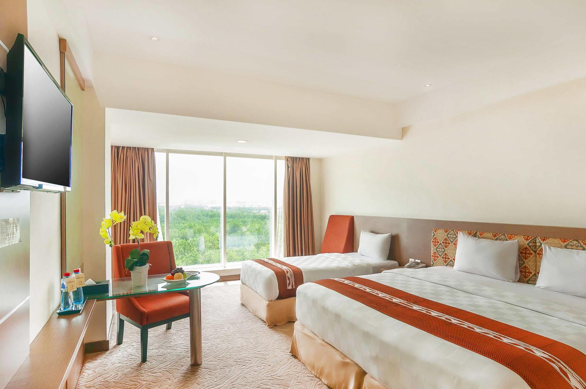 Claro Hotel Kendari Exterior photo