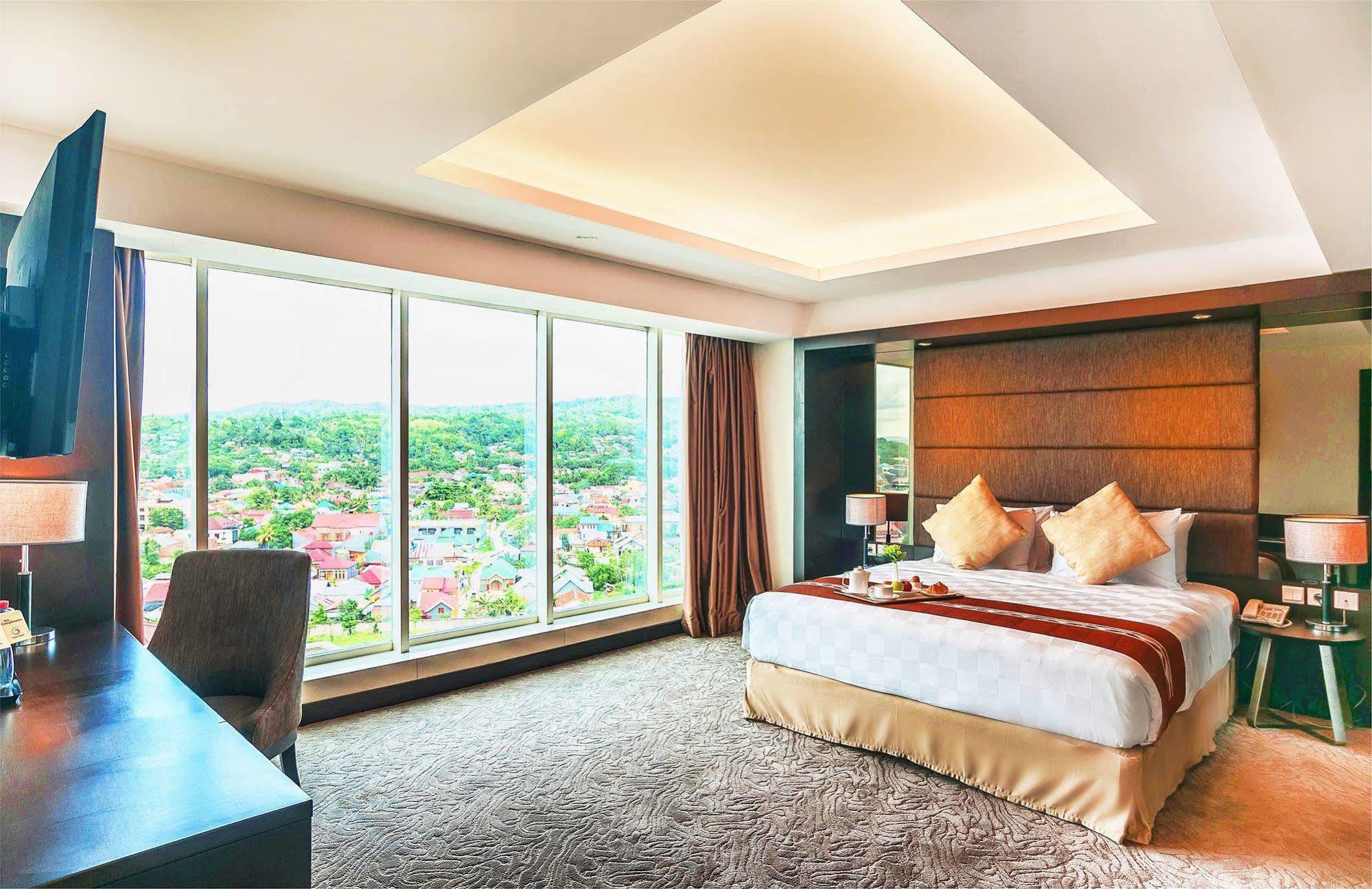 Claro Hotel Kendari Exterior photo