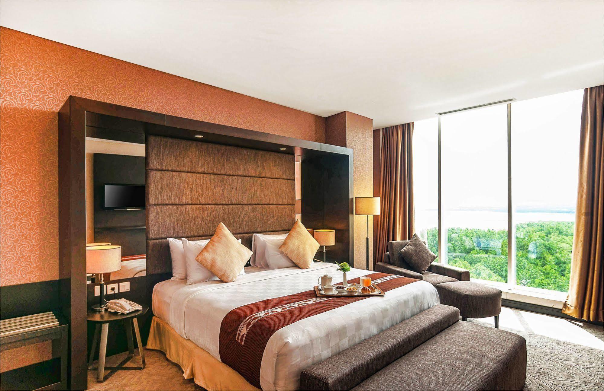Claro Hotel Kendari Exterior photo