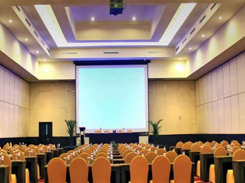 Claro Hotel Kendari Exterior photo