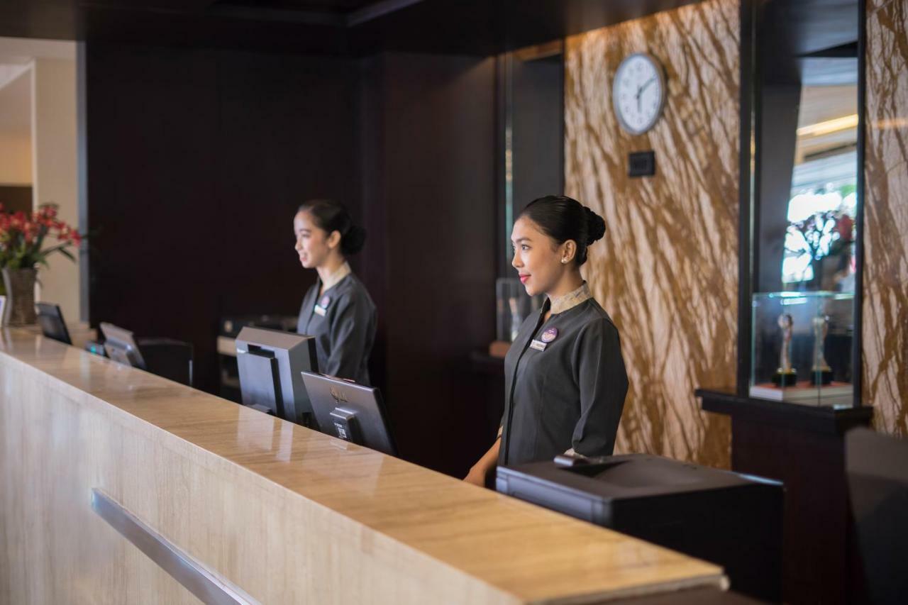Claro Hotel Kendari Exterior photo